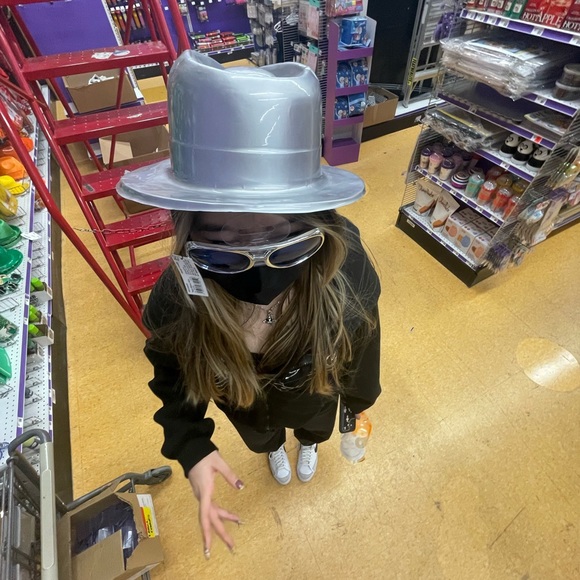 Meet your Posher, Bridgette - Picture 3 of 7